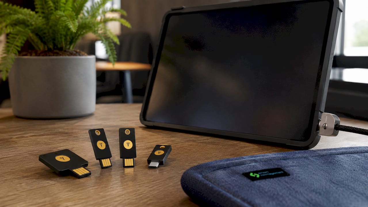 YubiKey устройства за хардуерна автентикация – сигурен избор за защита на онлайн изпити в технологичната работна среда.